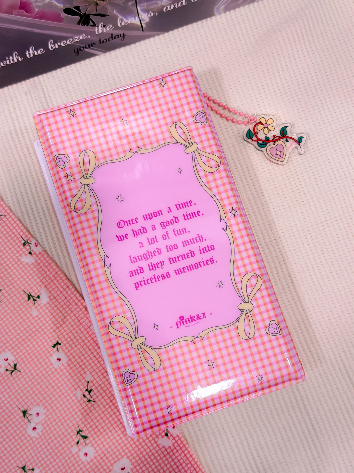 Puffy Long Photo Album with Keychain for 4-cut photos / Photo Booth Photo Album