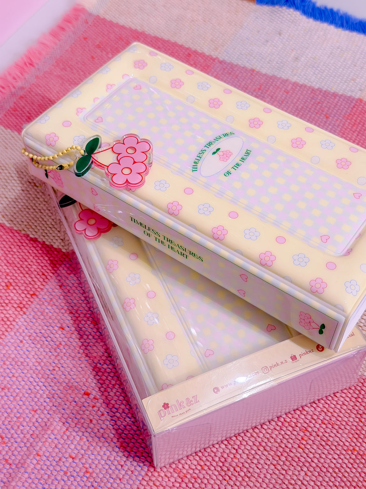 Puffy Long Photo Album with Keychain for 4-cut photos / Photo Booth Photo Album